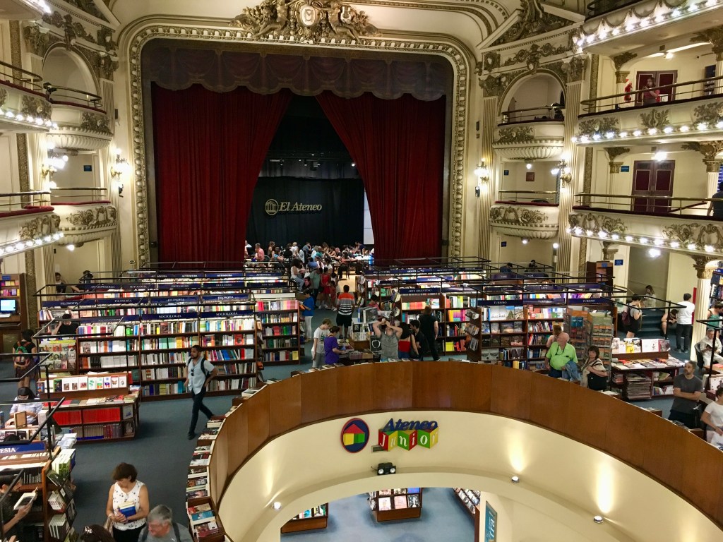 Das Ateneo in Buenos Aires: eine der schönsten Büchereien der Welt ist in einem alten Theater zu Hause (Foto: B. Bohr)